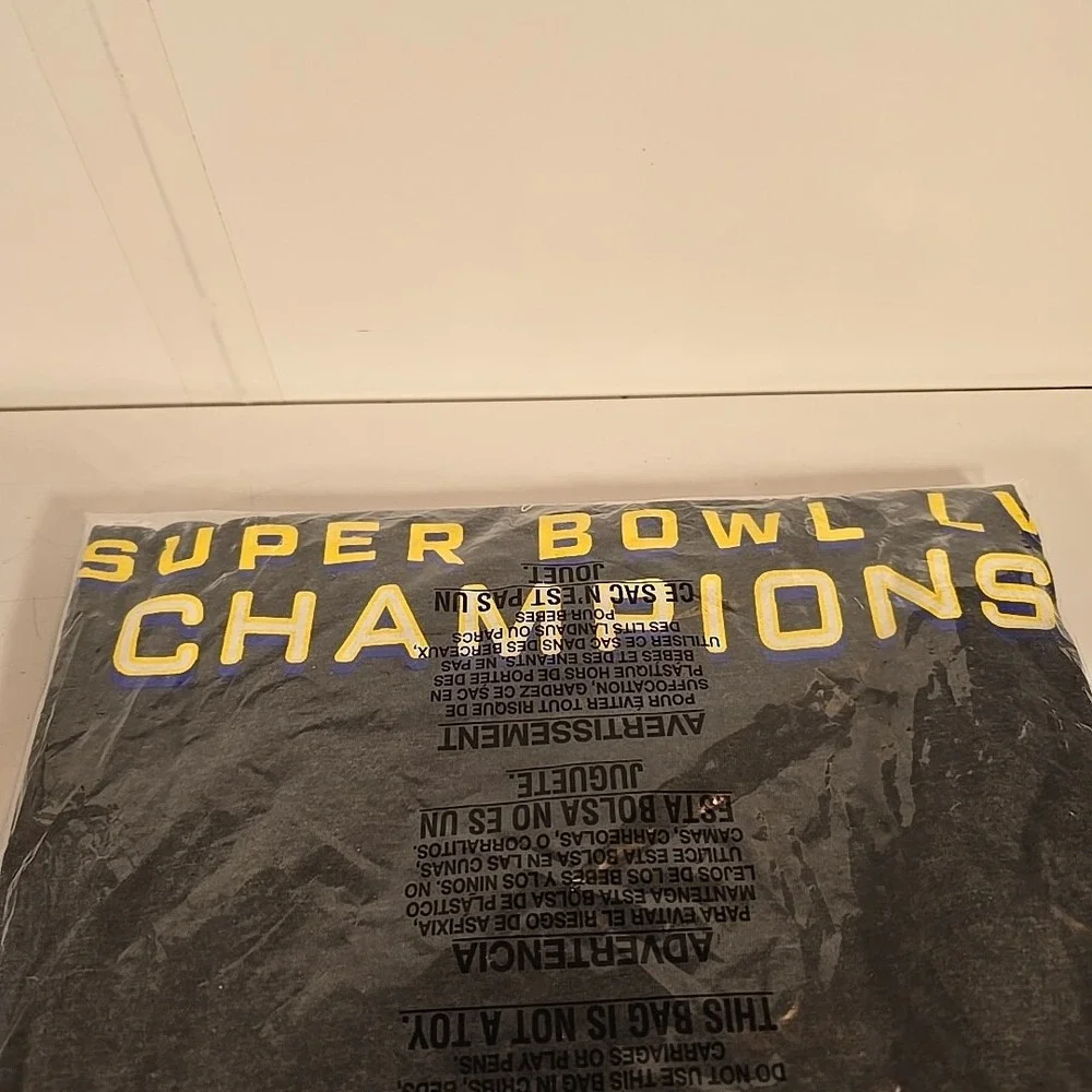 Super Bowl LVI Champions Rams Signed 4XL T-Shirt‎ and New Era Hat